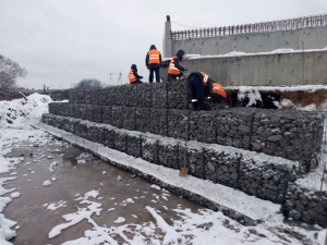 Укрепительные работы при сооружении моста через р.Сосенка