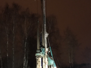 Устройство буронабивных свай (БНС) при сооружении моста через р. Сосенка